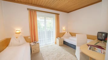 Twin Room, Balcony | Wi-fi percuma