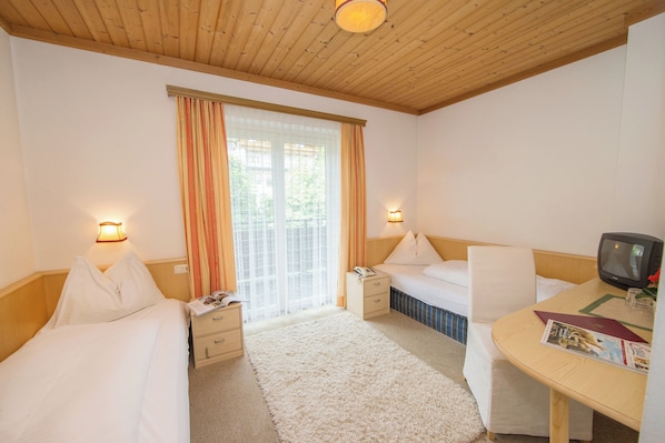 Twin Room, Balcony | Free WiFi