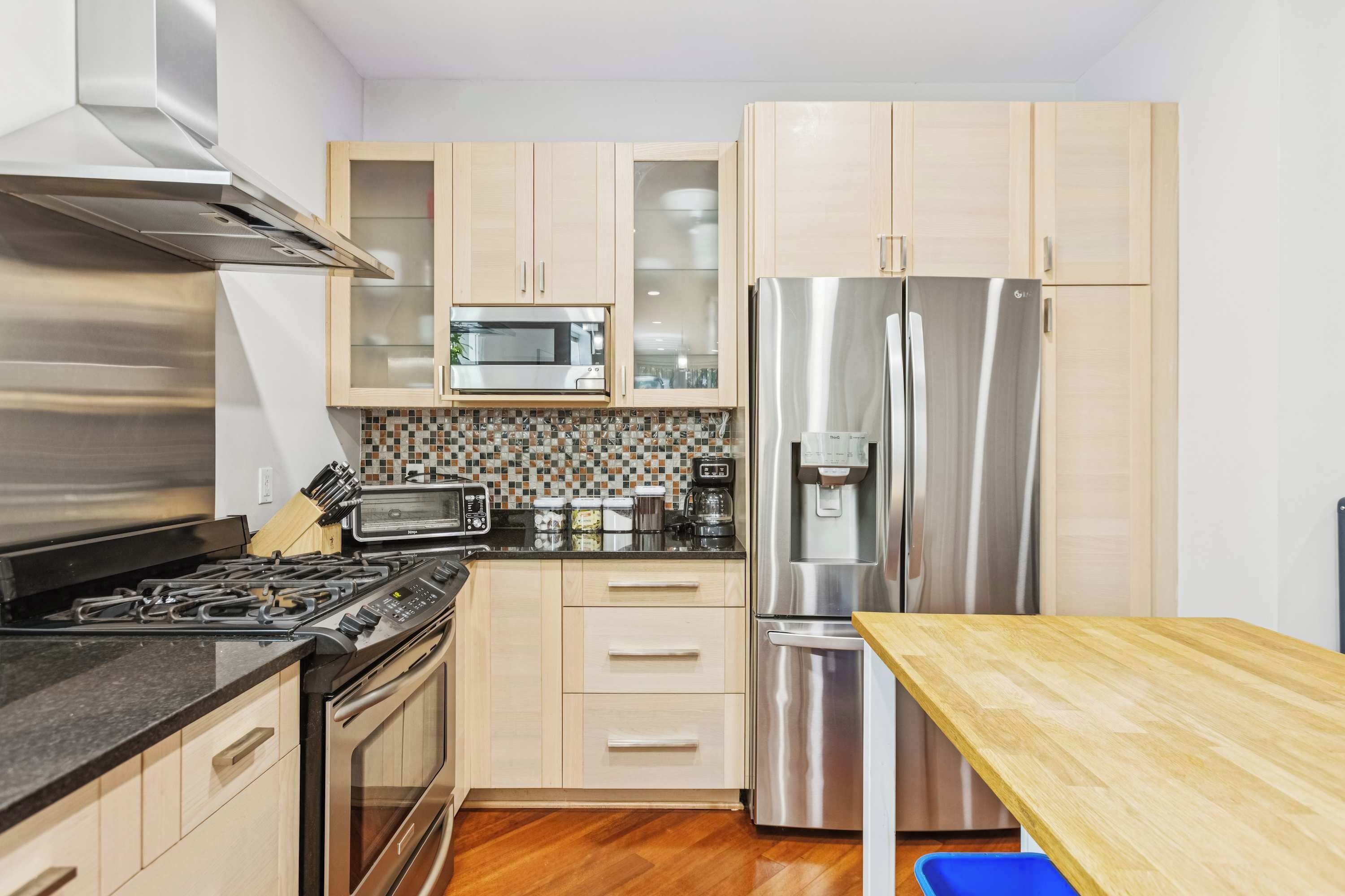 Refrigerador, microondas, horno, placa de cocina