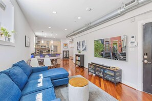 TV, offices - Modern terrace level condo in U St corridor! (Washington)
