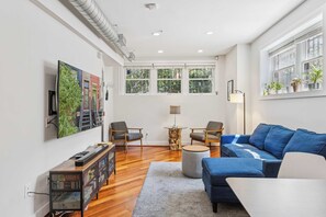 TV, offices - Modern terrace level condo in U St corridor! (Washington)