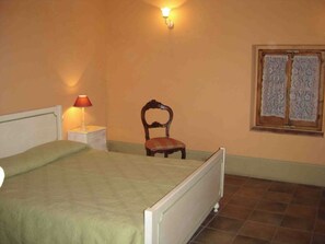 2 عدّة غرف نوم وواي فاي مجانًا وملاءات أسرّة