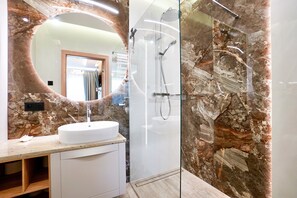Superior-Apartment, 2 Schlafzimmer | Badezimmer | Haartrockner, Handtücher, Seife, Toilettenpapier