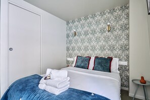 Apartment | 1 bedroom, laptop workspace, iron/ironing board, bed sheets - Charming Studio Center of Paris (Paris)