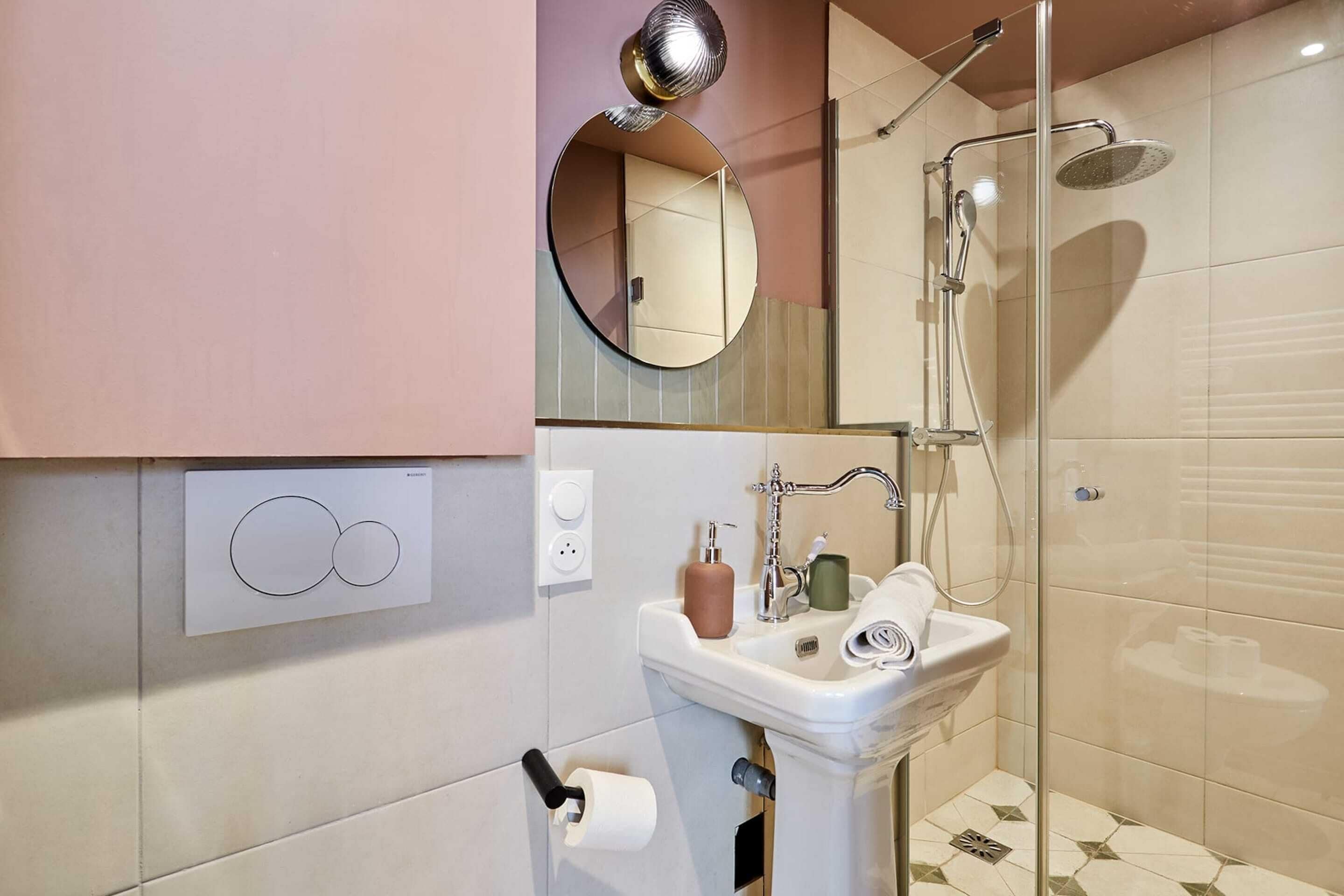 Apartment | Bathroom | Hair dryer, towels