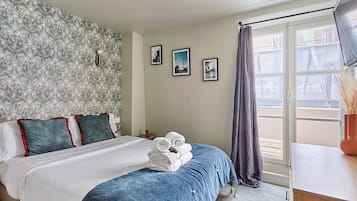 Apartment | 1 bedroom, laptop workspace, iron/ironing board, bed sheets