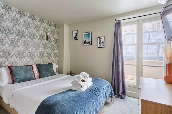 Apartment | Laptop workspace, iron/ironing board, bed sheets