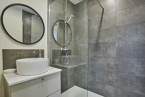 Apartment | Bathroom