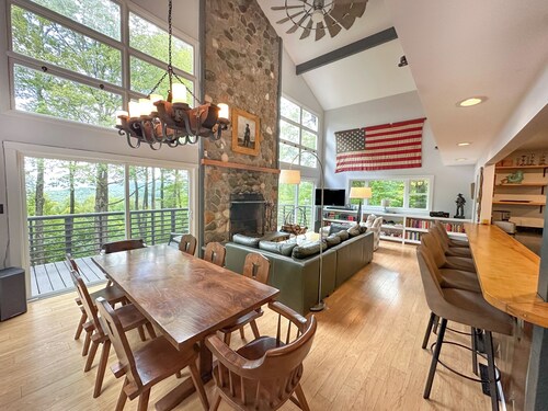 The Longhorn - Inspired 5br 3ba Home with Hot Tub