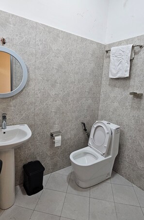 タオル、石鹸、トイレットペーパー