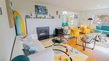 TV, fireplace, DVD player, books