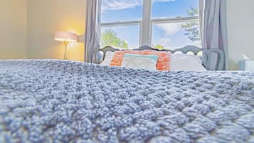 4 bedrooms, WiFi, bed sheets