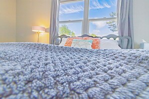 4 bedrooms, WiFi, bed sheets