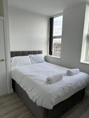 2 Schlafzimmer, Bügeleisen/Bügelbrett, Bettwäsche