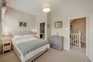3 bedrooms, WiFi, bed sheets - Wild Roses, by Veeve (London)