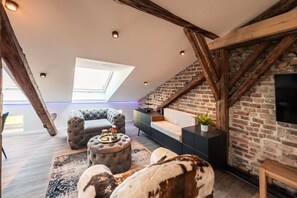 Design Duplex, Kitchen, Courtyard View