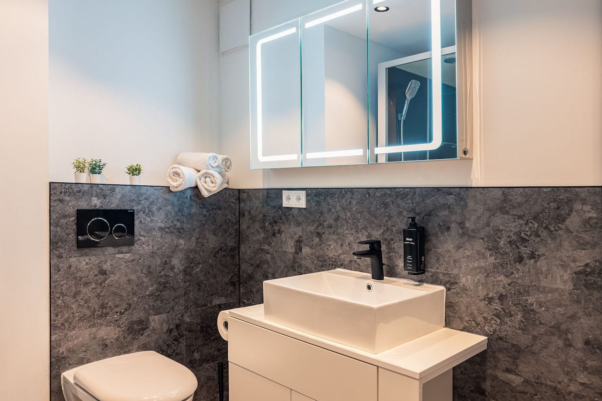 Classic Studio, Kitchen | Bathroom