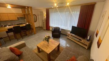 TV, lettore DVD, impianto stereo