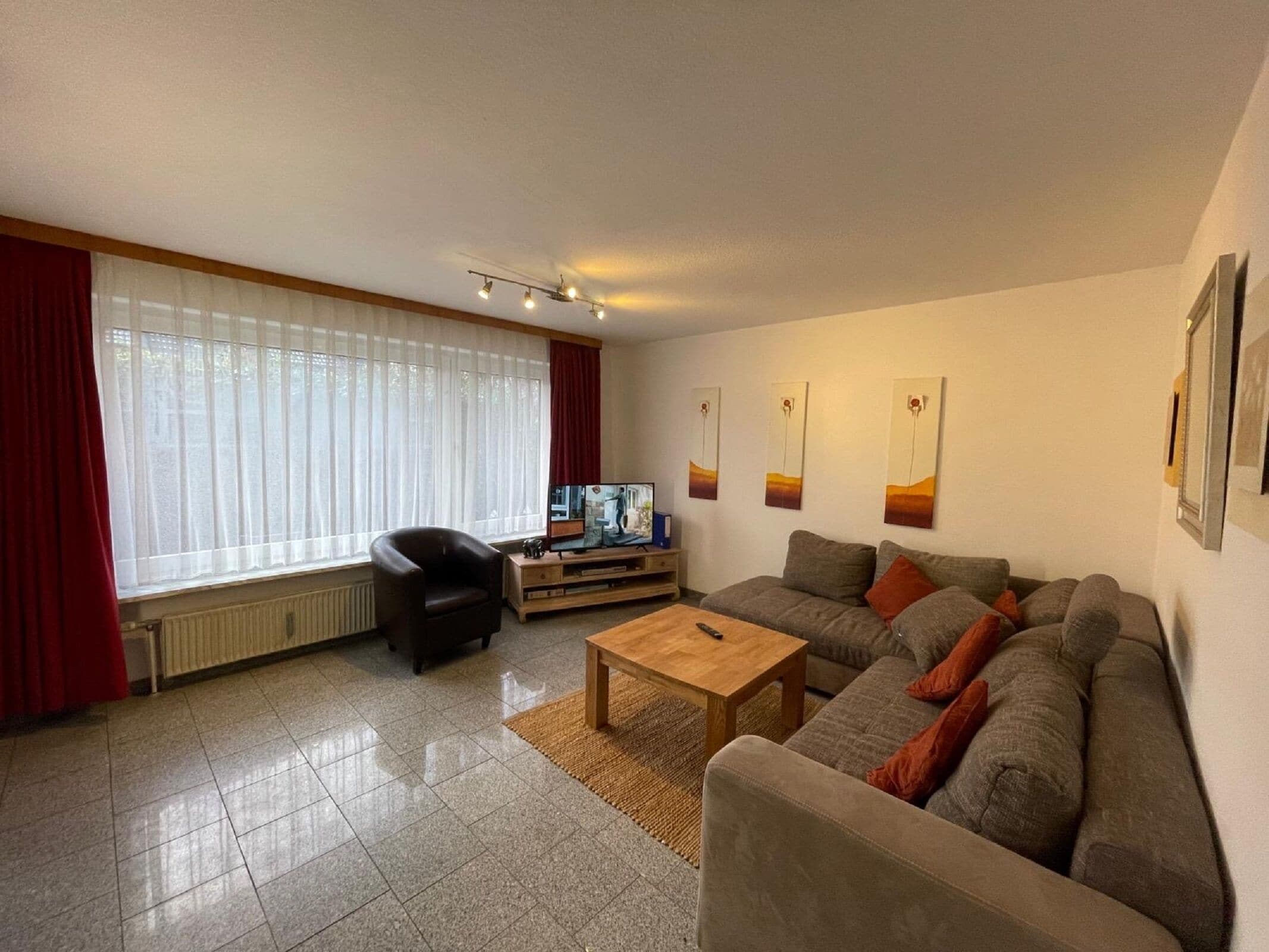 Televisión, reproductor de DVD, estéreo