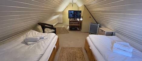 2 室のベッドルーム、アイロン / アイロン台、旅行用ベビーベッド、WiFi (無料)