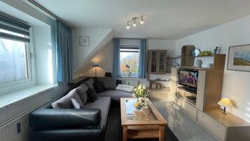 Fernseher, DVD-Player, Stereoanlage