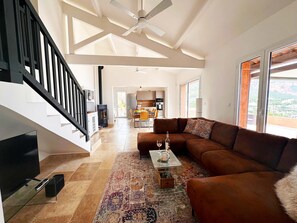 TV, fireplace - Holiday home with sea view, terrace, and swim spa with integrated whirlpool (Saint Raphael)