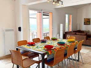 Dining - Holiday home with sea view, terrace, and swim spa with integrated whirlpool (Saint Raphael)