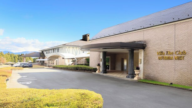 A hotel entrance with a brick facade and a covered walkway. - Villa The Club Gotemba West (Gotemba)