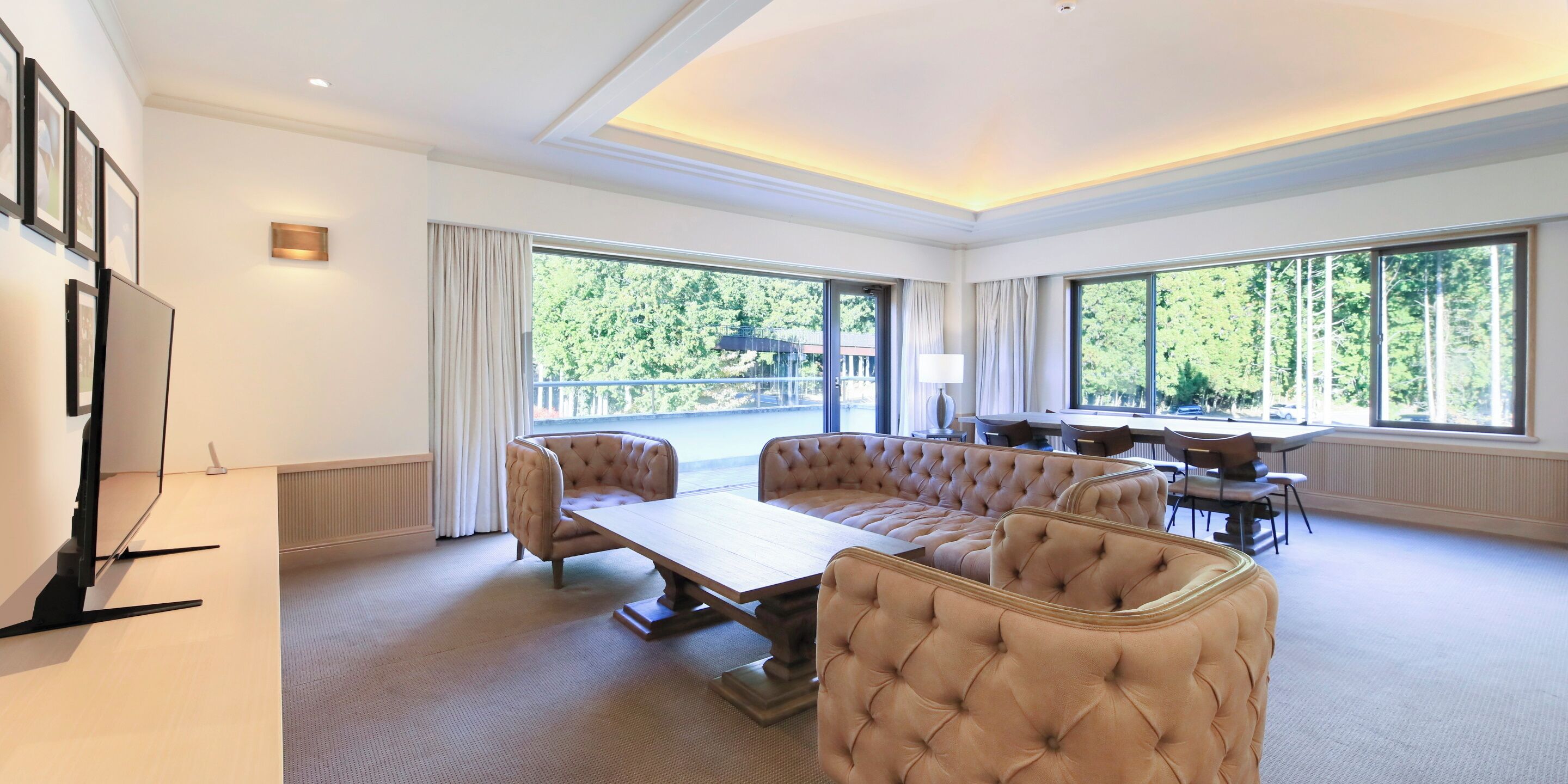 Suite Royal | Edredones de plumas, escritorio, espacio para trabajar con un portátil