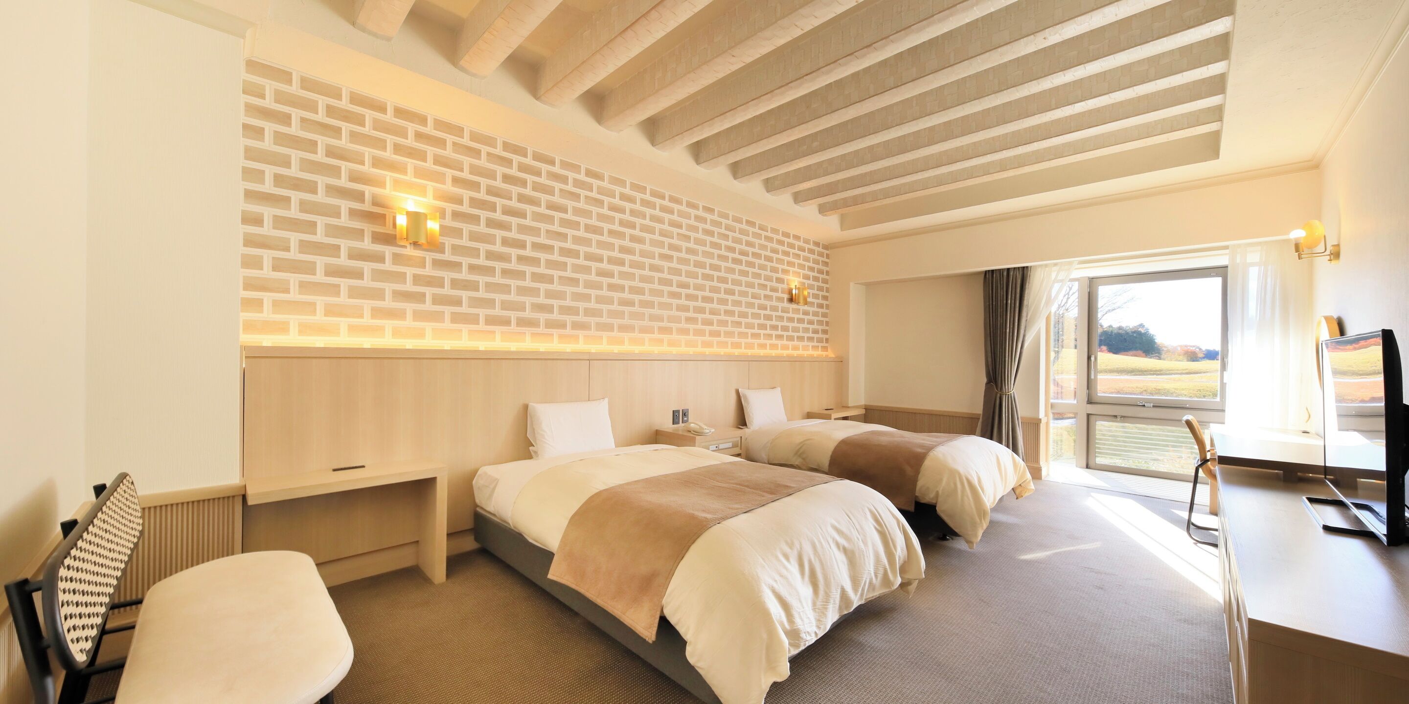 Suite | Down comforters, desk, laptop workspace, blackout drapes