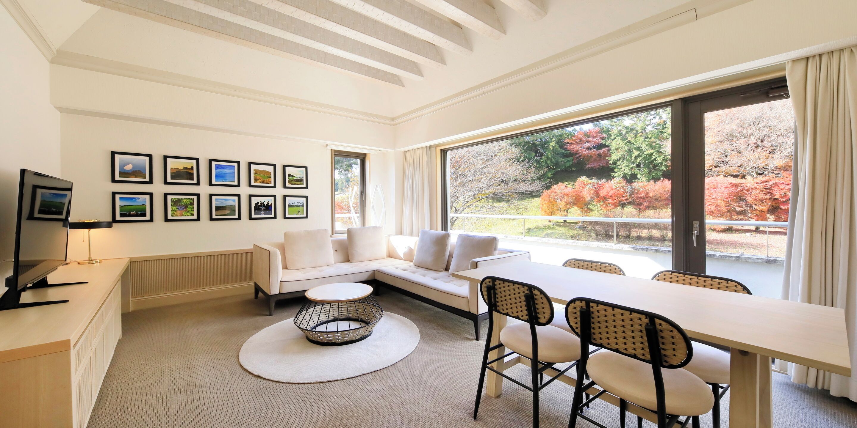 Suite | Down comforters, desk, laptop workspace, blackout drapes