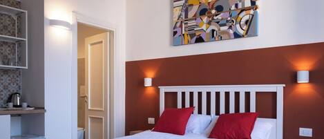 Habitación doble superior, 1 cama Queen size, vista a la ciudad | Caja de seguridad en la habitación
