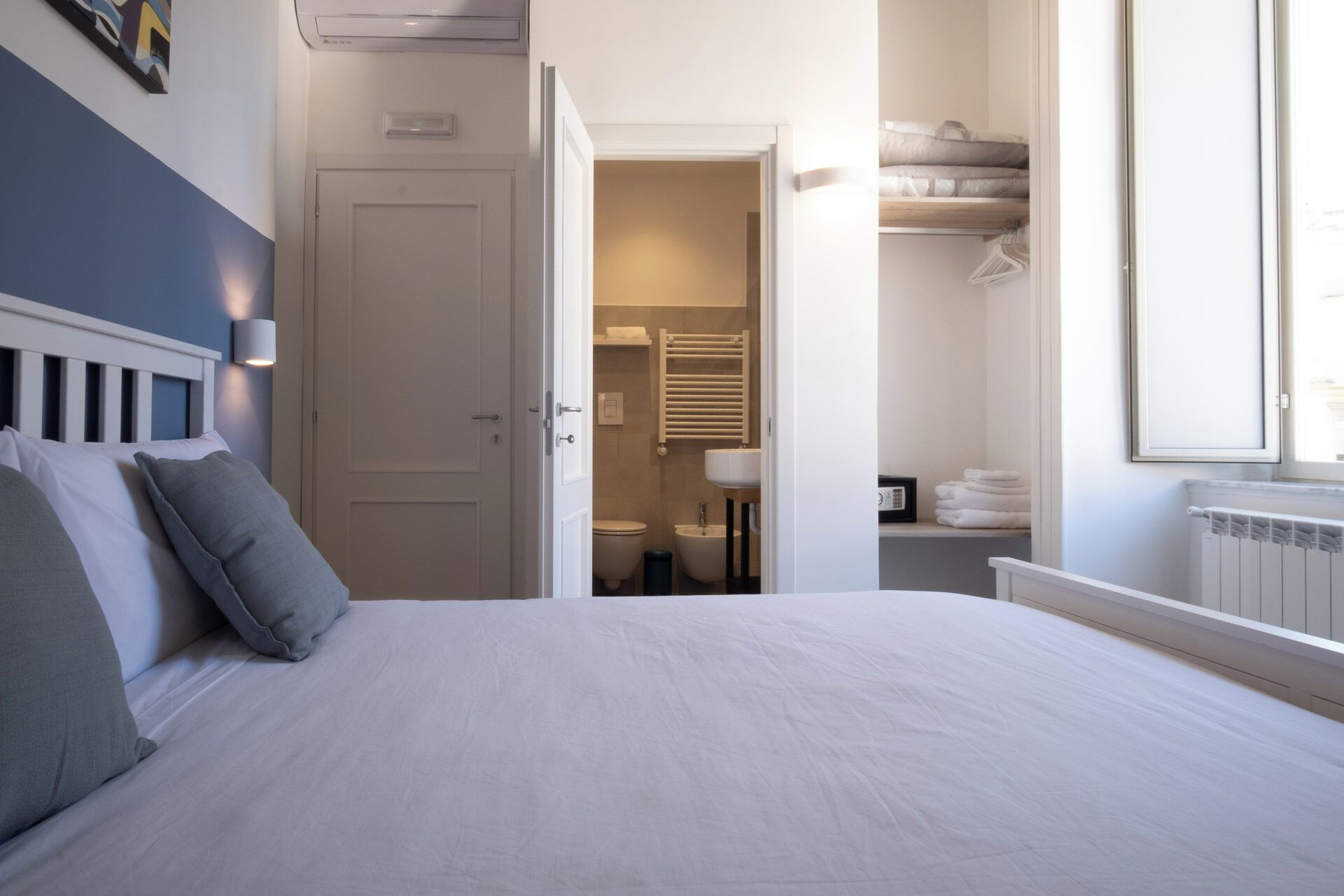 Standard Double Room, City View | In-room safe