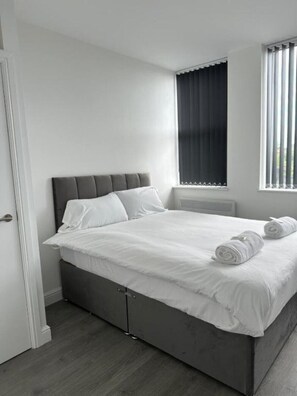 1 bedroom, iron/ironing board, WiFi, bed sheets - Train Station Aparthotel - Free Wifi, Free Parking Deluxe Double Studio (Scunthorpe)