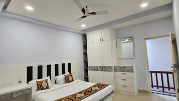 Family Villa, Balcony, Garden View | Iron/ironing board (on request), WiFi (free)
