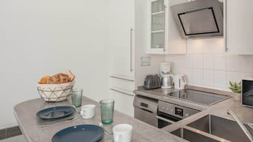 Coffee/tea maker, fridge, stovetop, toaster
