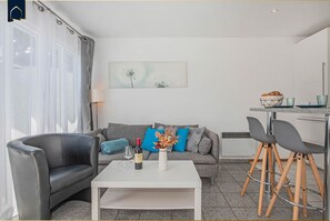 TV, stereo - Quiet bungalow in Bansin with garden & WLAN - suitable for families & dogs (Seebad Bansin)