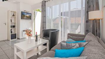 Fernseher, Stereoanlage