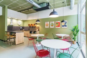 Kühlschrank, Mikrowelle