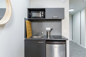 Studio | Cuisine privée | Réfrigérateur dans l'espace commun, micro-ondes dans l'espace commun