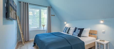 3 bedrooms, desk, iron/ironing board, free WiFi