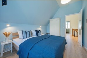 3 bedrooms, desk, iron/ironing board, free WiFi - Exclusive thatched house with sauna & garden on Usedom (Loddin)