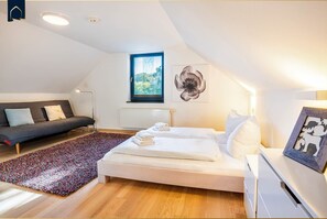 3 bedrooms, iron/ironing board, free WiFi