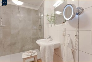 Shower, hair dryer - Beautiful vacation apartment in Ahlbeck with balcony - only 100 m to the beach (Ahlbeck)