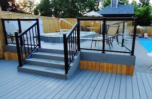 Outdoor spa tub - Whispering Pines - Ski-In-Out, Hot Tub & Shuttle (The Blue Mountains)