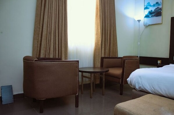 Single Room | Desk, free WiFi