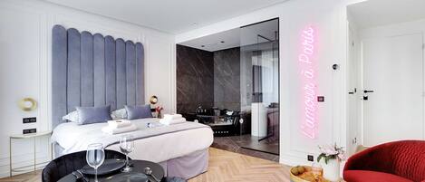 Iron/ironing board, bed sheets