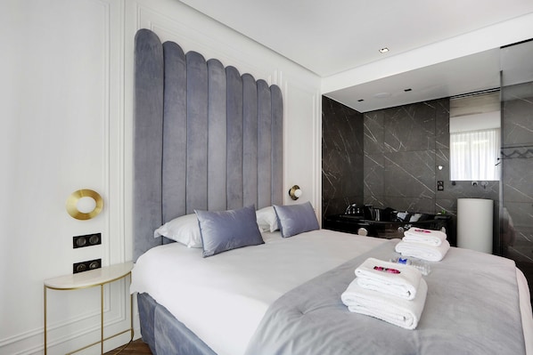 Apartment | Iron/ironing board, bed sheets