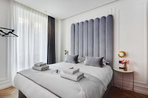 Apartment | Iron/ironing board, bed sheets