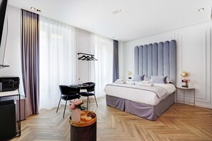 Apartment | Iron/ironing board, bed sheets - Superb Suite With AC Beaubourg Le Marais (Paris)